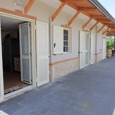 Pars Domus Romantic Con Jacuzzi E Parcheggio Privati Διαμέρισμα *